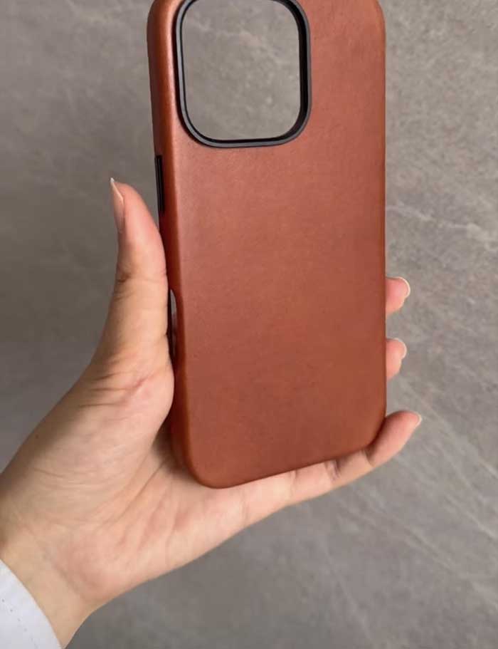 Cover iPhone 16 Pro in Pelle photo review