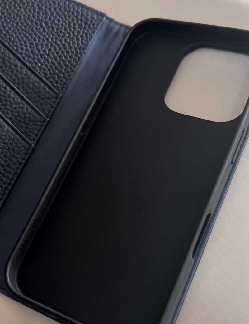 Custodia a Portafoglio in Pelle iPhone 16 photo review
